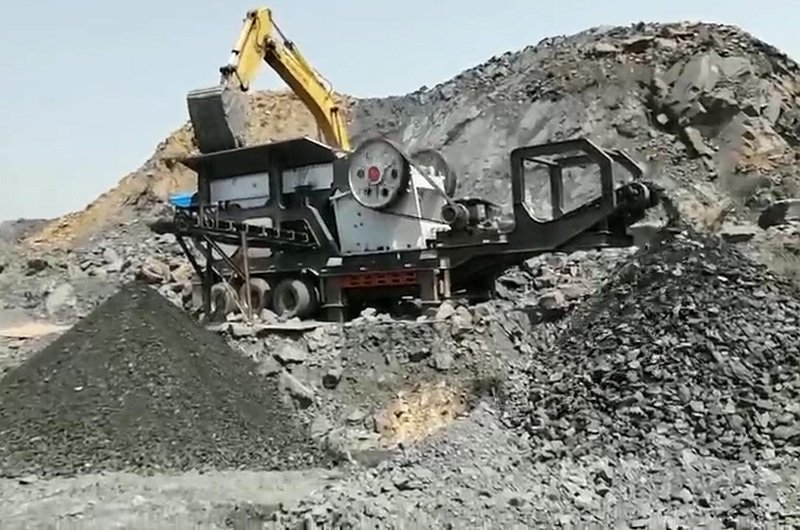 移动破碎站煤矸石现场