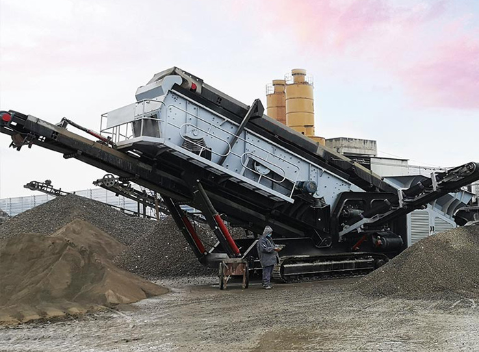 履带移动式筛分机